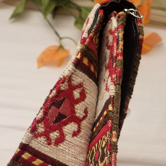 NWT**Boutique Tapestry Clutch Crossbody Purse - Picture 9 of 11
